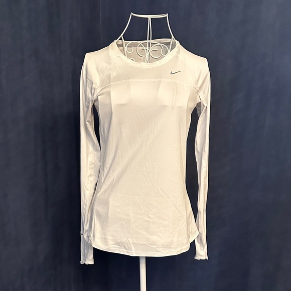 Nike Women's white Long Sleeve Tee - Picture 1 of 6